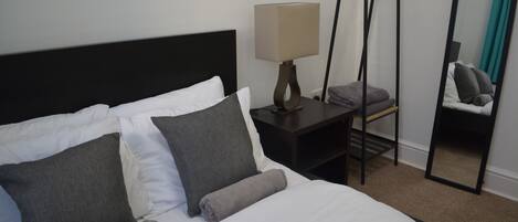 1 chambre, fer et planche à repasser, Wi-Fi, draps fournis