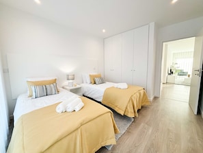 2 chambres, fer et planche à repasser, Wi-Fi gratuit, draps fournis