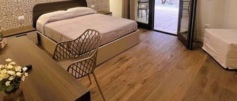 1 Schlafzimmer, Schreibtisch, Reisekinderbett, WLAN