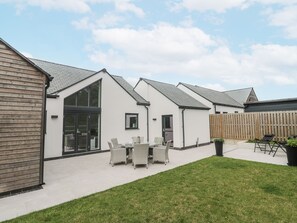 Cottage | Outdoor dining - Kerrek Lodge (Falmouth)