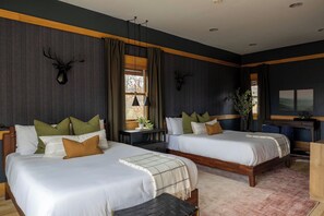 4 Schlafzimmer, Zimmersafe, Schreibtisch, Bügeleisen/Bügelbrett