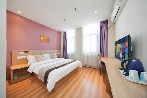 Ward Aladdin Hotel (Changjiang East Road Huangdao Golden Beach Branch)