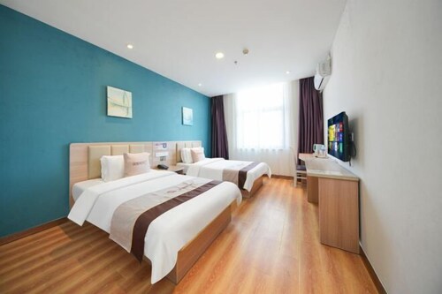 Ward Aladdin Hotel (Changjiang East Road Huangdao Golden Beach Branch)