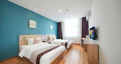 Ward Aladdin Hotel (Changjiang East Road Huangdao Golden Beach Branch)