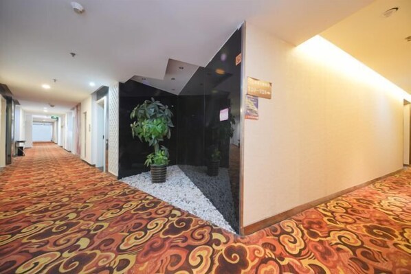 Interior - Ward Aladdin Hotel (Changjiang East Road Huangdao Golden Beach Branch) (Qingdao)