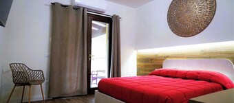 Villa in the green - charming rooms with bath, porch, Wi-Fi, A/C and parking