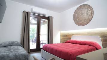 1 bedroom, travel cot, WiFi, bed sheets