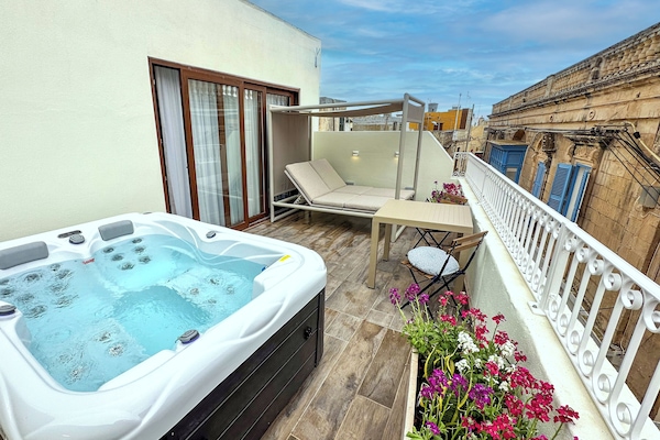 King Room with Jacuzzi | Balcón