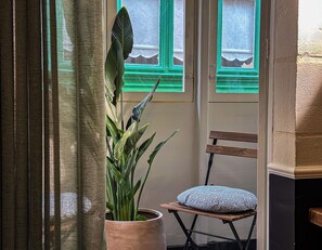 Queen Room with Balcony | ระเบียง