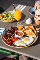 Desayuno buffet incluido todos los días 