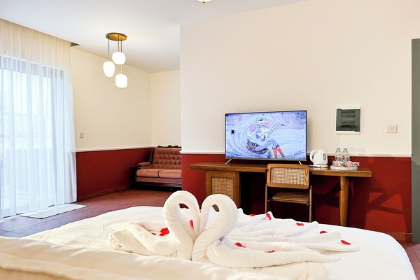 King Room with Jacuzzi | Culle/letti per bambini (gratuiti), Wi-Fi gratuito, lenzuola