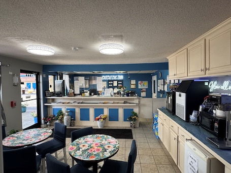 Lobby. Executive Inn