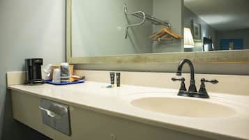 Articles de toilette écologiques, sèche-cheveux, serviettes fournies