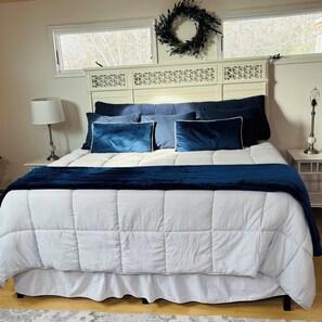 5 bedrooms, iron/ironing board, WiFi, bed sheets