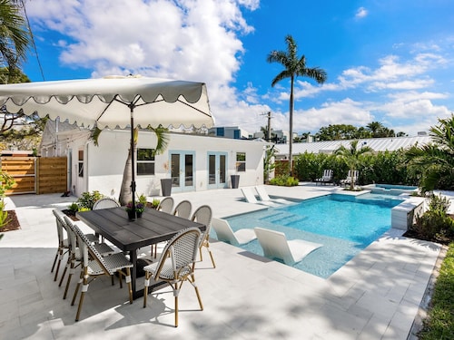 Southside Bungalow with Pool, Spa & Putting Green