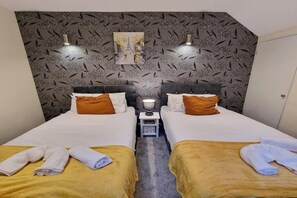 2 bedrooms, iron/ironing board, WiFi, bed sheets