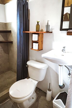Traditional Cabin | Bathroom