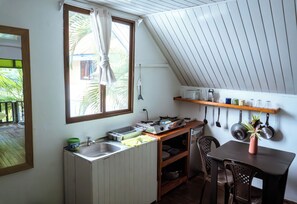 Comfort Studio, Garden View | Private kitchen | Full-sized fridge, cookware/dishes/utensils, freezer