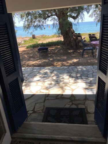 Family-sized vacation house on Zaga beach in Koroni, Messinia. Pet friendly!