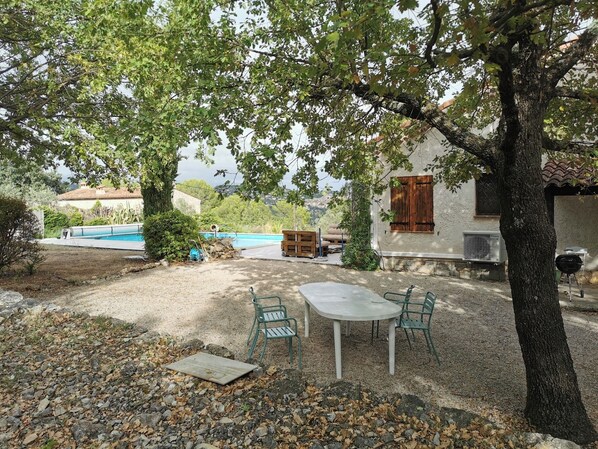 Outdoor dining - Vacation home in green surroundings with swimming pool (Fayence)