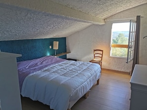 4 bedrooms, iron/ironing board, travel cot, WiFi
