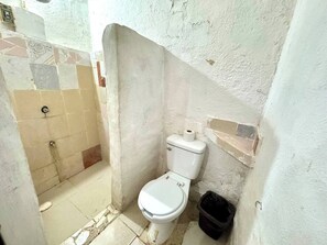 Shower, towels, toilet paper - Clean, beautiful, quiet and very safe. (Mérida)