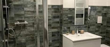 Deluxe Double or Twin Room | Bathroom | Shower, rainfall showerhead, hair dryer, bidet