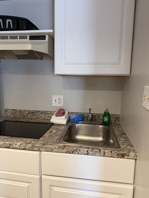 Fridge, microwave, stovetop, coffee/tea maker