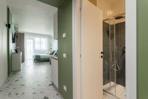 Dusche, Haartrockner, Bidet, Handtücher