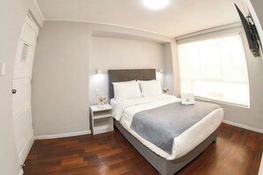 Basic Room | Desk, laptop workspace, free WiFi