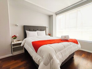 Comfort Room | Desk, laptop workspace, free WiFi