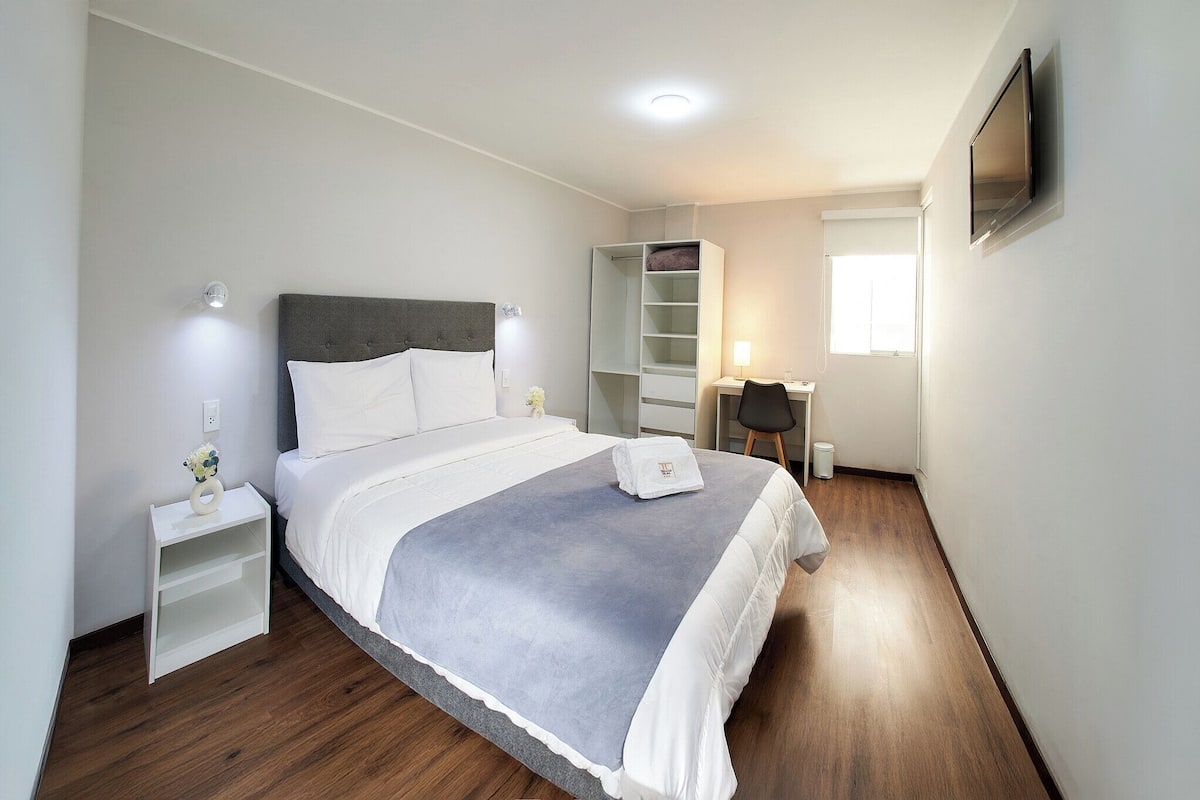 Desk, laptop workspace, free WiFi