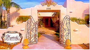 Unclassified image, 5 of 22, button - LADIES SPA VILLA RETREAT - Cave Creek, AZ
Day Spa, Full Moon Drum Circle & Meals (Phoenix)