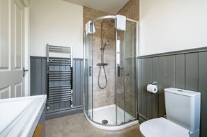 Dusche, Haartrockner, Handtücher, Seife