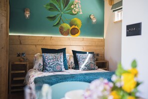 1 bedroom, WiFi, bed sheets - Luxury, Dog Friendly Spa Cabin (Mitcheldean)