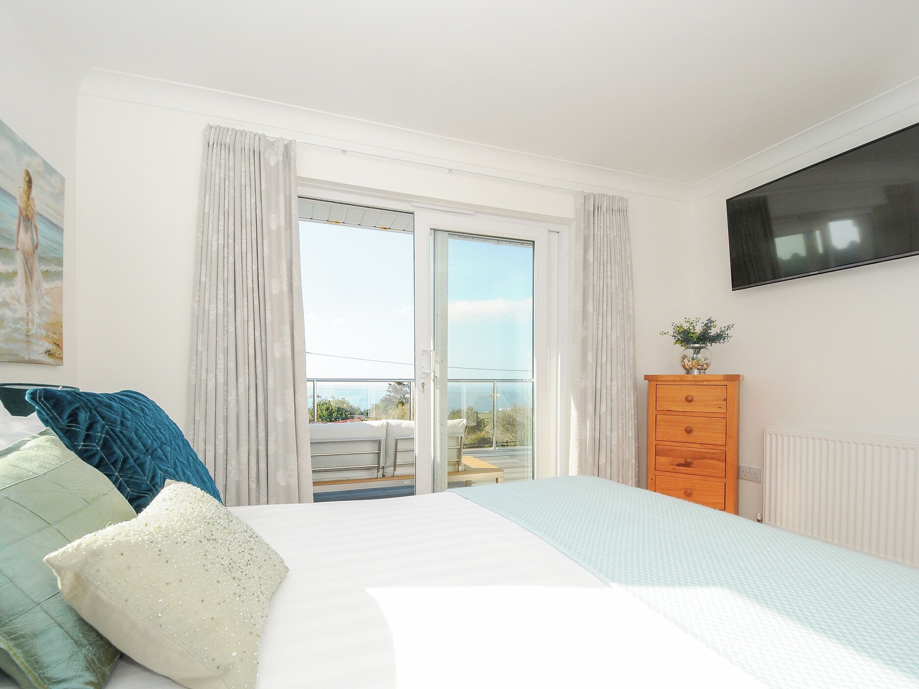 4 bedrooms, individually decorated, individually furnished, free WiFi