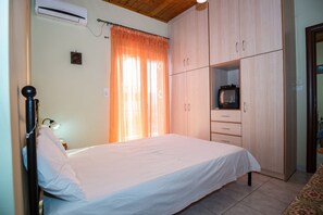 1 bedroom, iron/ironing board, free WiFi, bed sheets