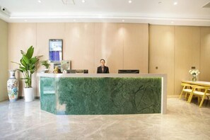 Lobby - Xinrenren Hotel (Shanghai Daning International Zhabei Park Branch) (Shanghai)