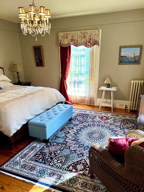 4 bedrooms, desk, iron/ironing board, free WiFi