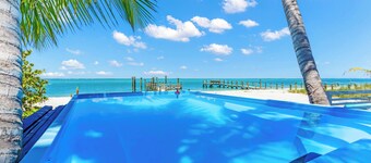 “BEACHFRONT” LUXURY ISLAND HOME. PRIVATE SWIM SPA~DOCK FISHING~GolfCart STUNNING