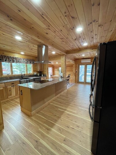 Parquet House - A charming 8 Bedroom waterfront property ~ in the heart of Inlet