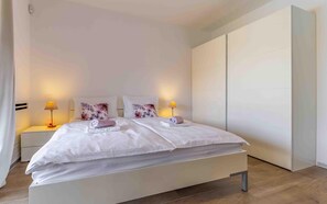 3 chambres, fer et planche à repasser, Wi-Fi gratuit, draps fournis