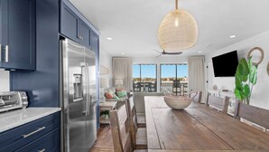 Dining - Harbor Views,  Fully Renovated, Free Beach Service, Pools, Pickleball, Free golf (Destin)