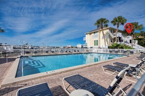 Et oppvarmet basseng