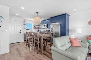 Interior - Harbor Views,  Fully Renovated, Free Beach Service, Pools, Pickleball, Free golf (Destin)