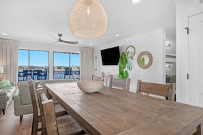 Dining - Harbor Views, Fully Renovated, Free Beach Service, Pools, Pickleball, Free golf (Destin)