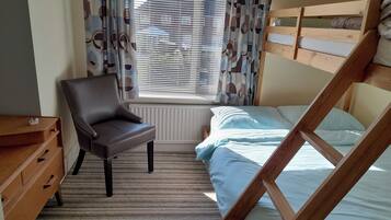 2 bedrooms, iron/ironing board, free WiFi, bed sheets