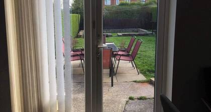 House-sleeps 5-parking-bbq-garden-patio
