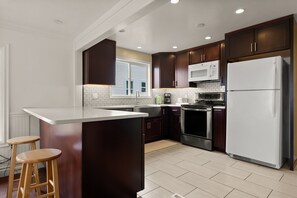 Fridge, microwave, oven, stovetop - New listing! Charming 3 bedroom home near downtown Kalispell (Kalispell)