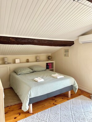 3 slaapkamers, een bureau, een strijkplank/strijkijzer, gratis wifi